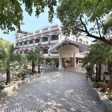 Villa San Lawrenz Лонавала Екстериор снимка
