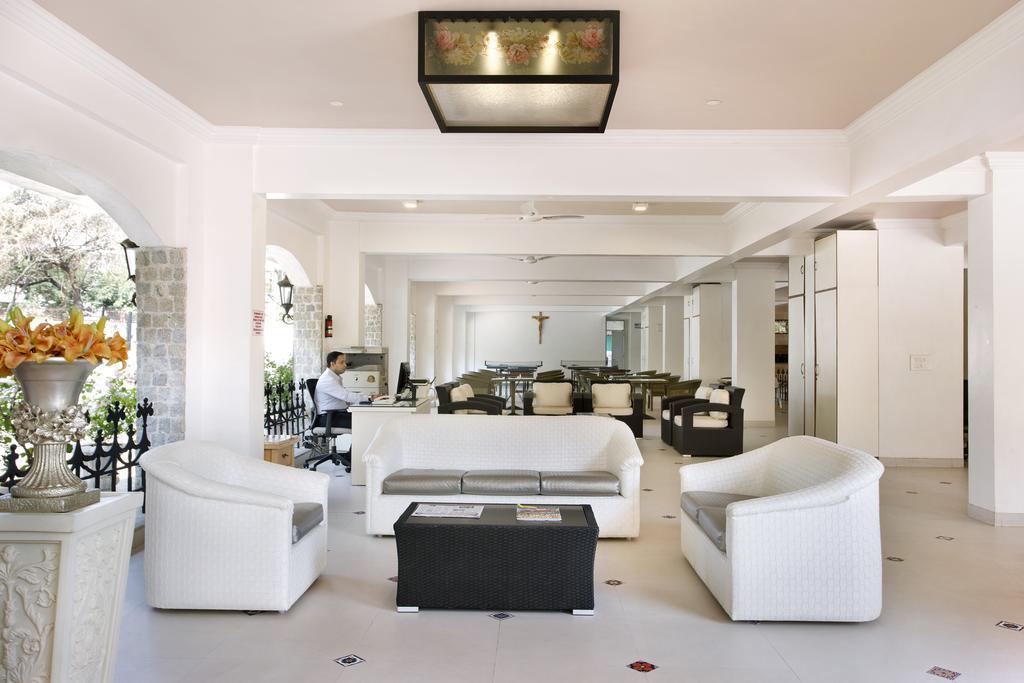 Villa San Lawrenz Лонавала Екстериор снимка