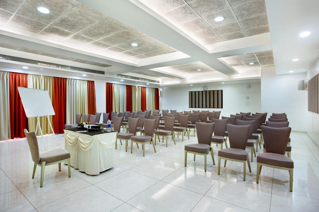 Villa San Lawrenz Лонавала Екстериор снимка