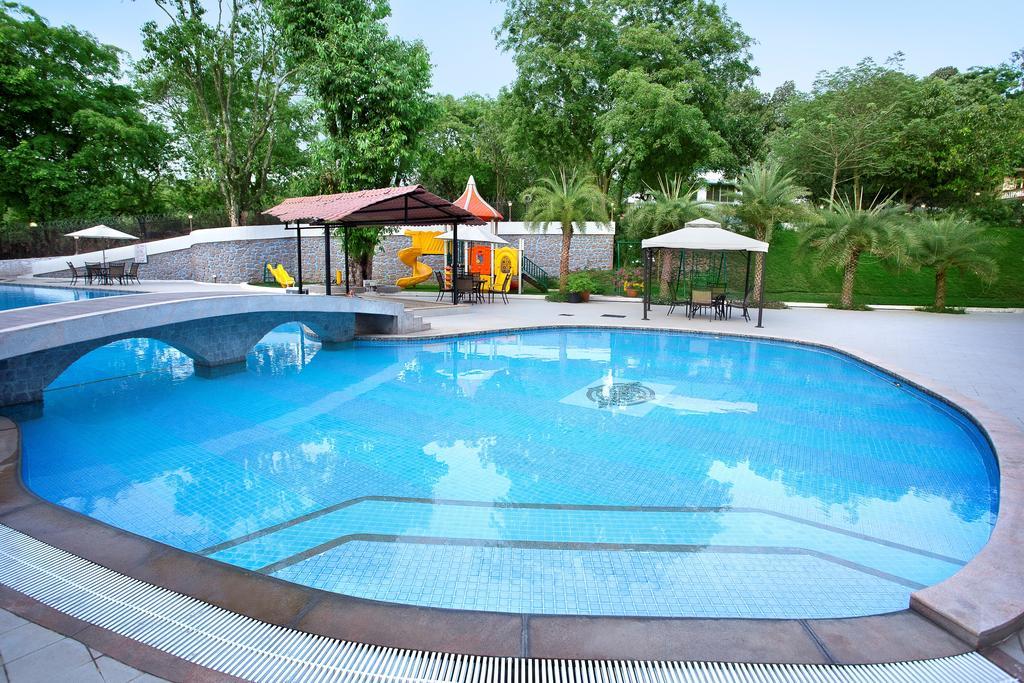 Villa San Lawrenz Лонавала Екстериор снимка
