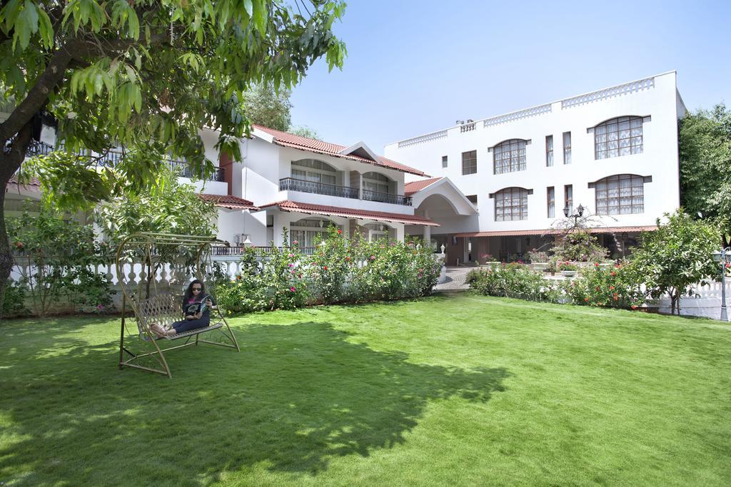 Villa San Lawrenz Лонавала Екстериор снимка