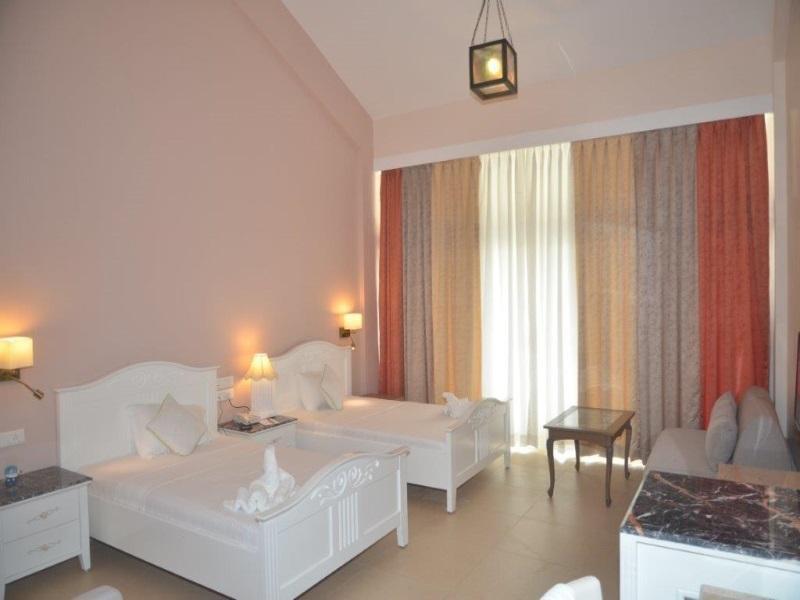 Villa San Lawrenz Лонавала Екстериор снимка