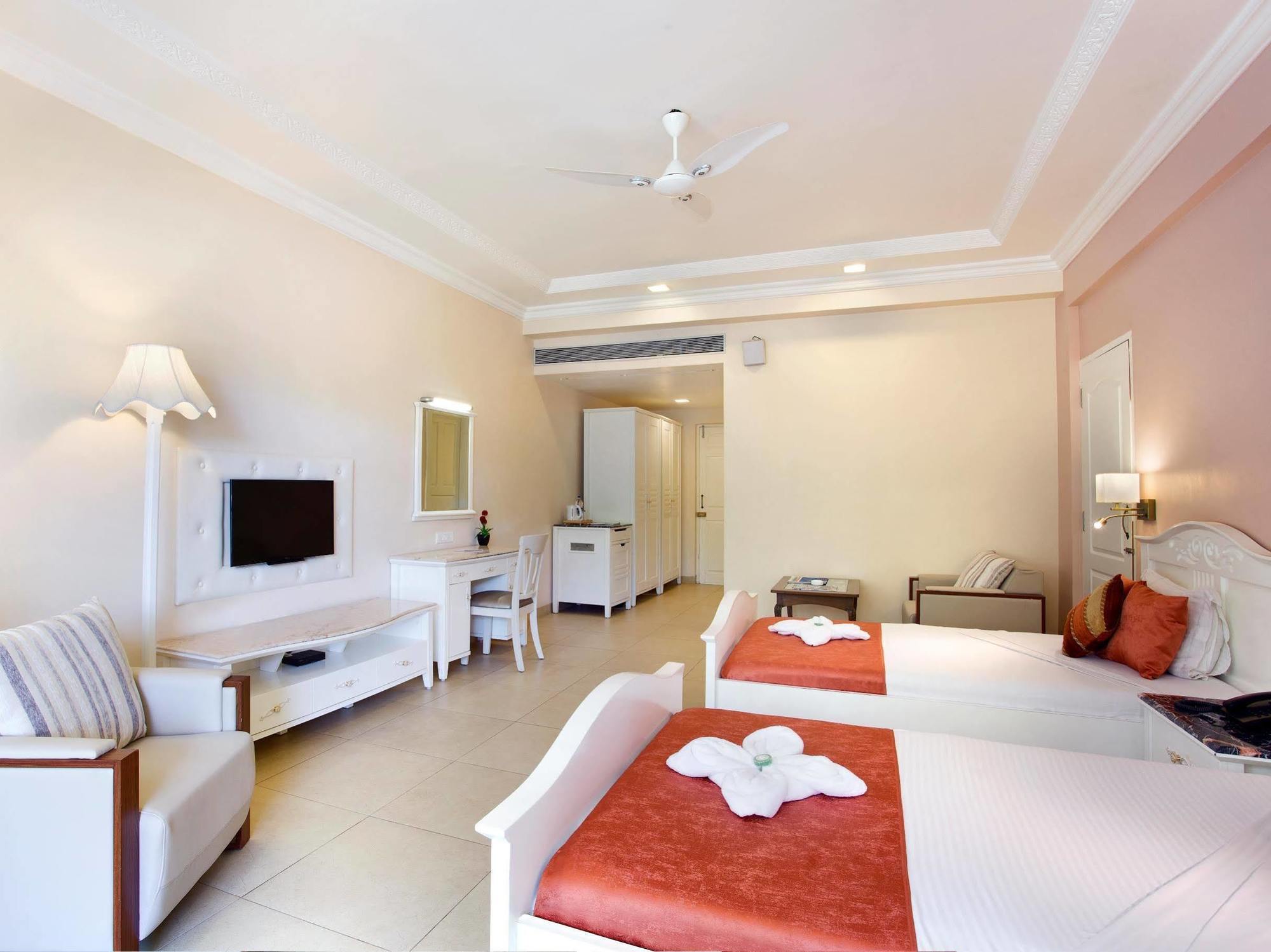 Villa San Lawrenz Лонавала Екстериор снимка